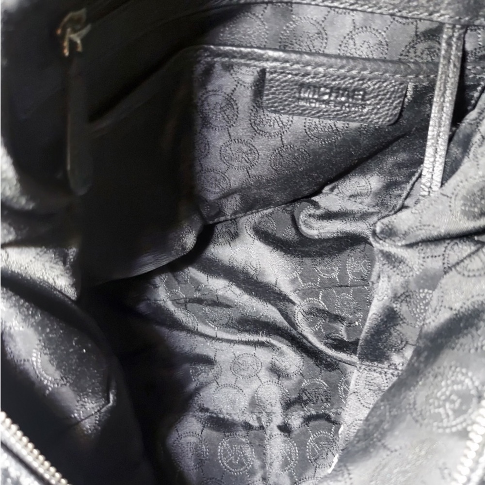 Micheal Kors hobo - Picture 2 of 2